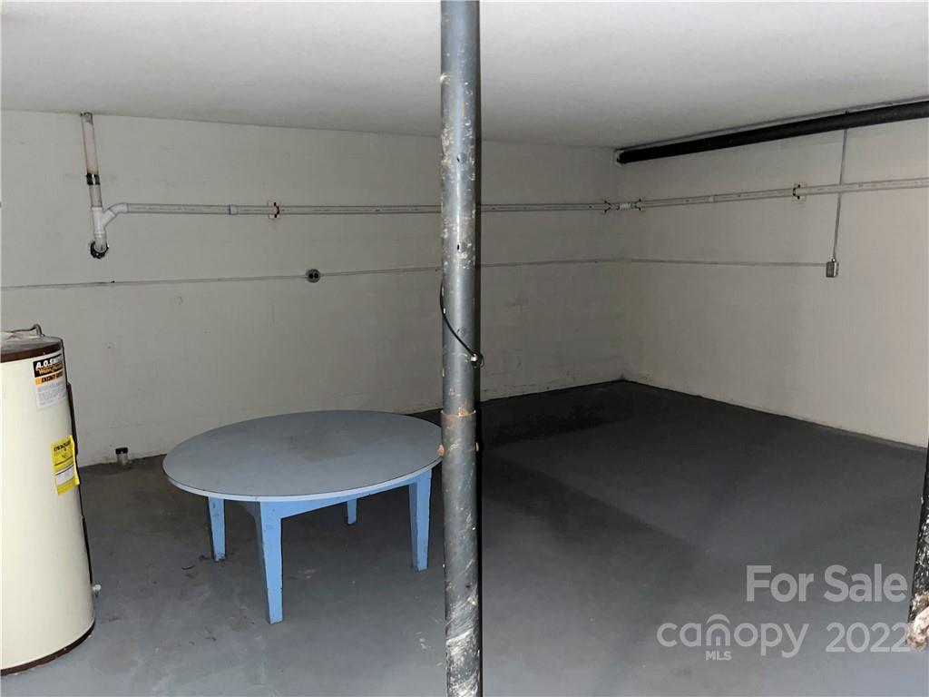 506 8th Street Southwest Conover, NC 28613 - Photo 29 of 38 a room with table and chair