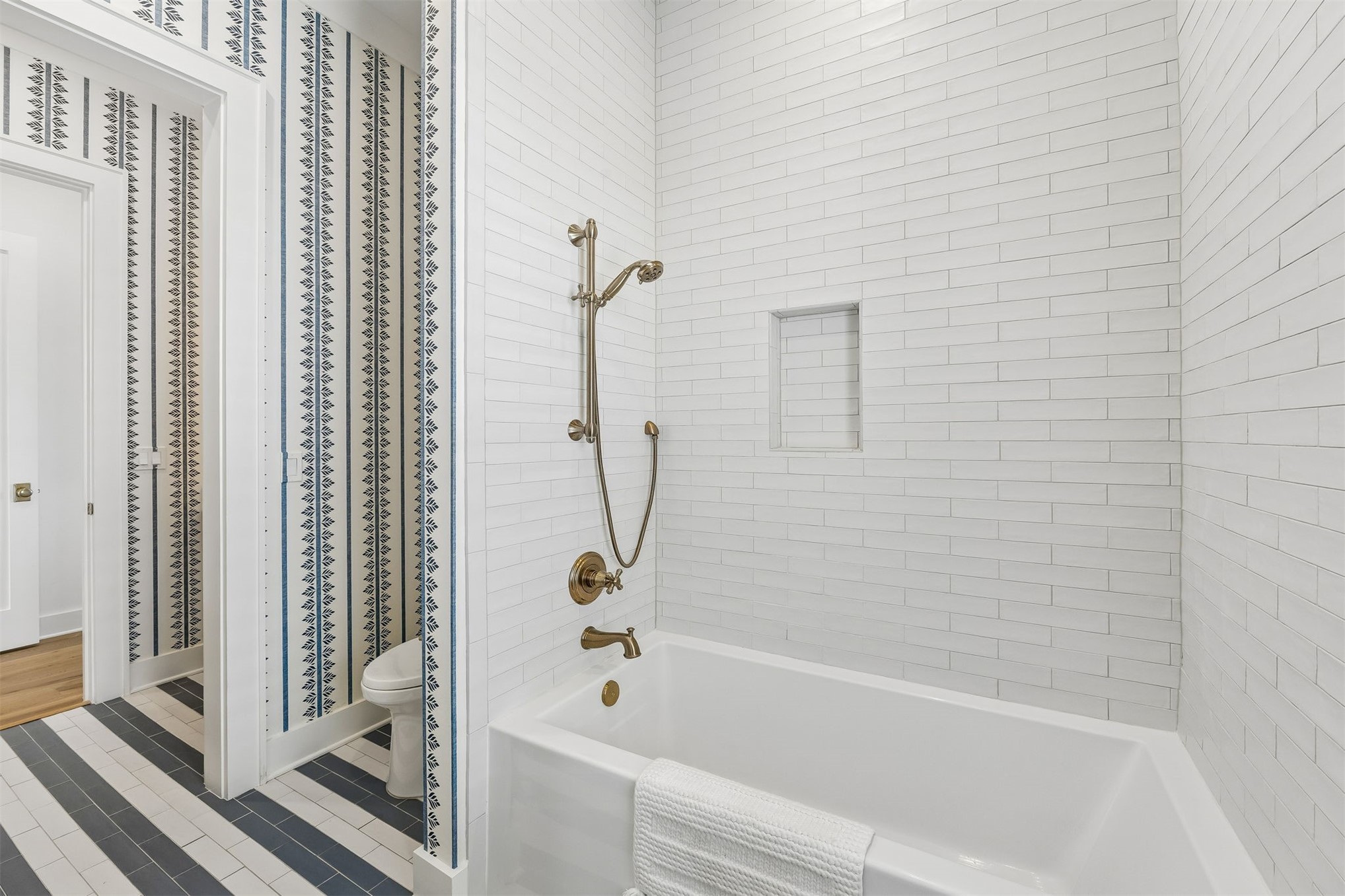 79 Old Well Road Fernandina Beach, FL 32034 - Photo 20 of 45 Jack and Jill Bath to flex room