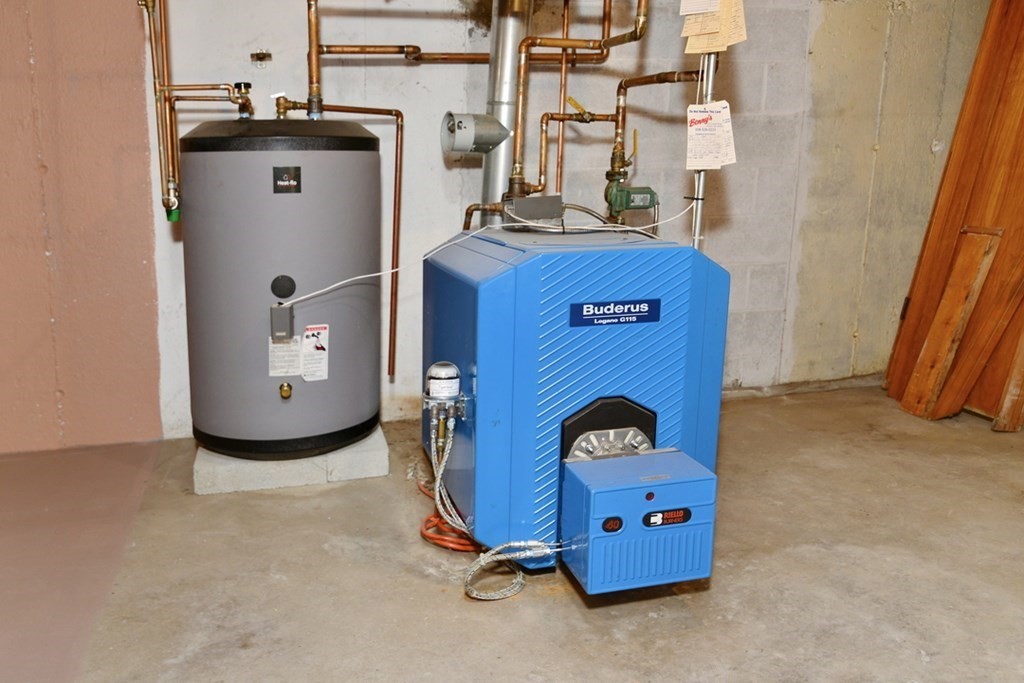 44 Everett Street Franklin, MA 02038 - Photo 21 of 31 a view of an entryway with livingroom