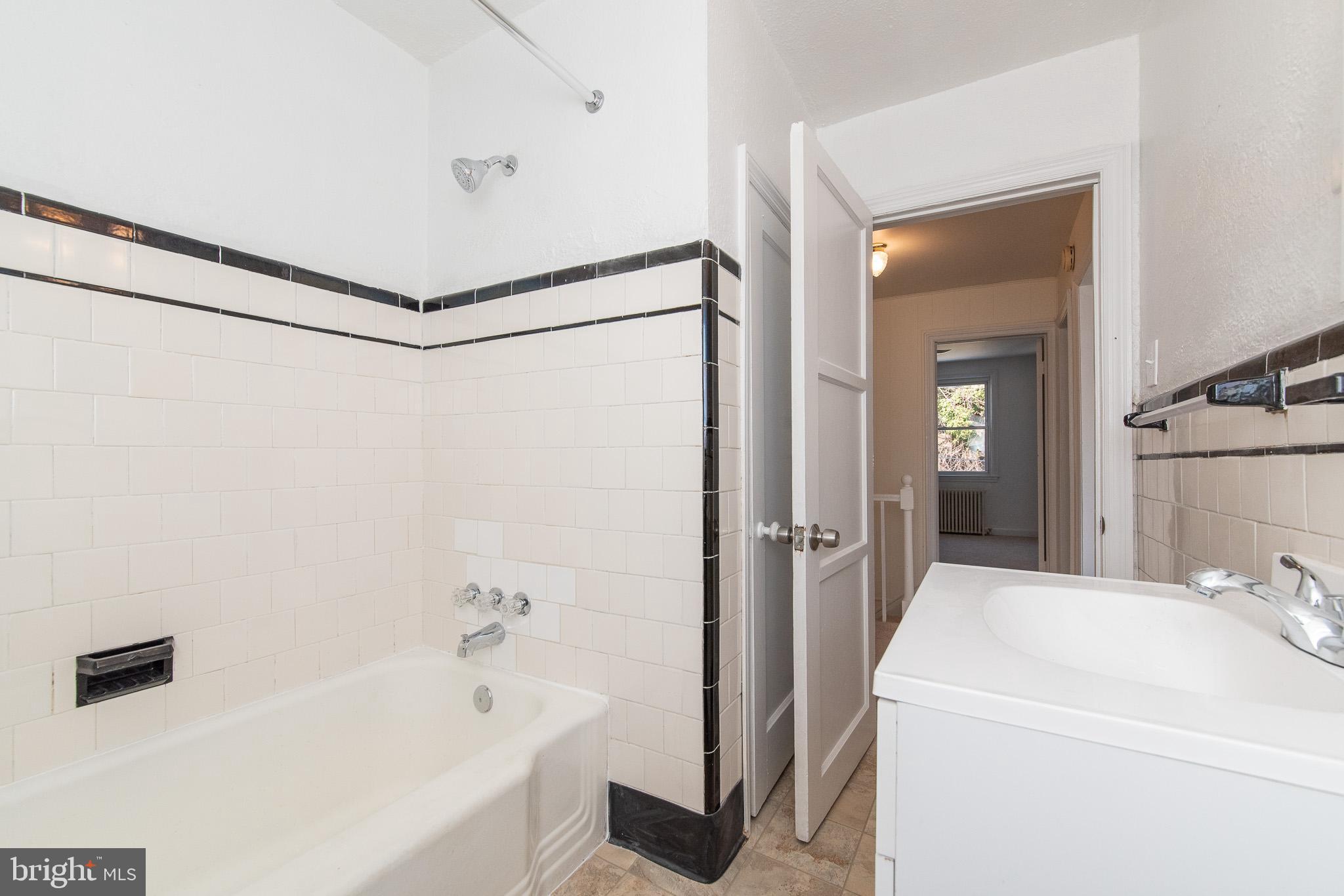 2432 West Cold Spring Lane Baltimore, MD 21215 - Photo 21 of 39 Bath Upper