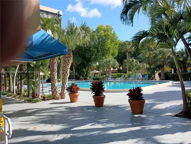 a view of a tennis court