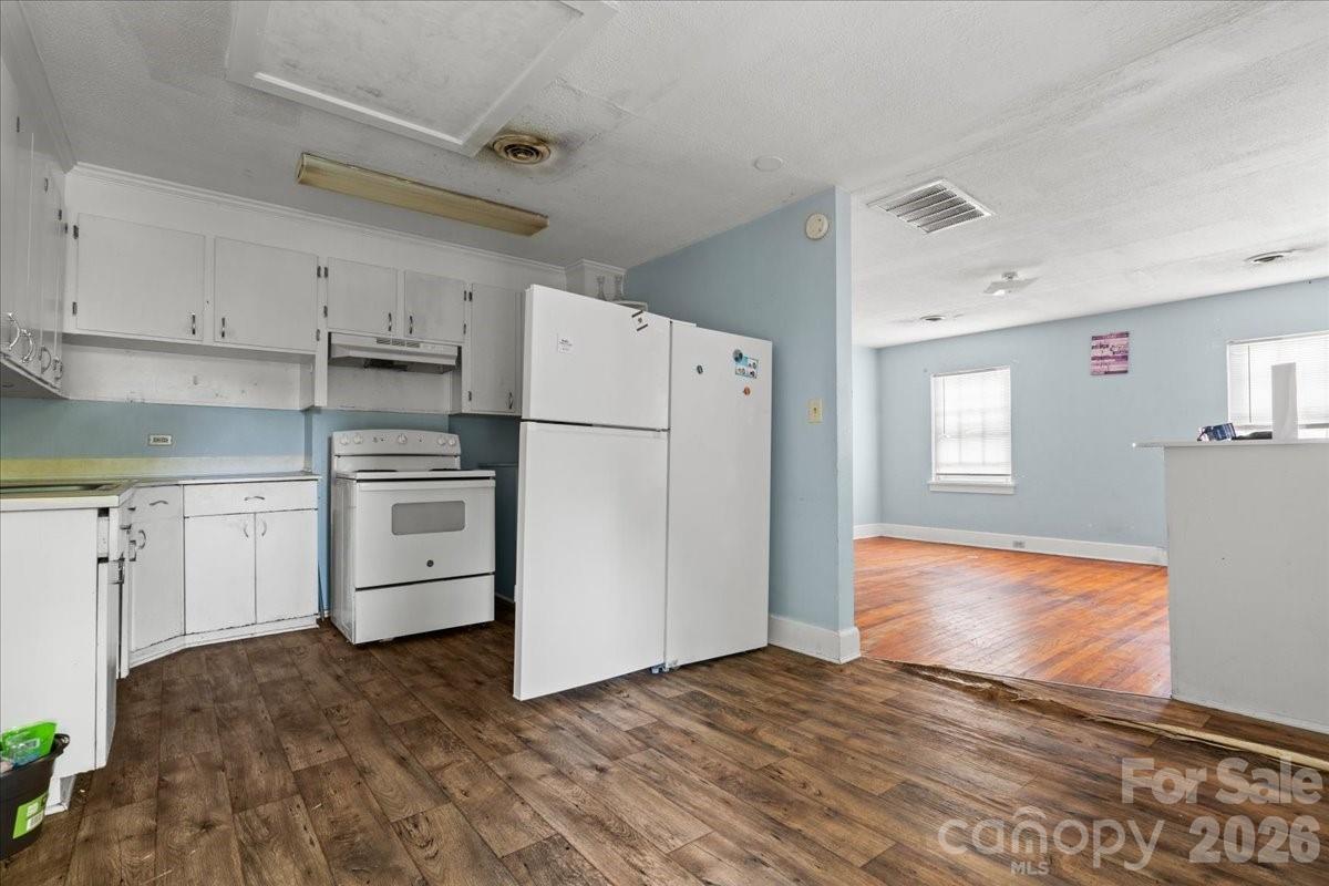 501 Church Street Cheraw, SC 29520 - Photo 47 of 48 a kitchen with granite countertop a refrigerator and a stove top oven