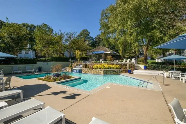 $260,000 | 518 Glenleaf Drive, Peachtree Corners, GA 30092