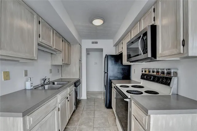 $260,000 | 518 Glenleaf Drive, Peachtree Corners, GA 30092