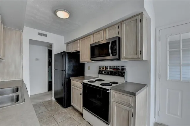 $260,000 | 518 Glenleaf Drive, Peachtree Corners, GA 30092