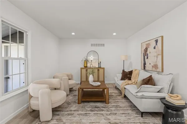 $335,000 | 1433 Glenlea Drive, Maryland Heights, MO 63043