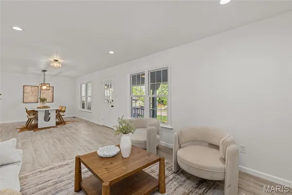 $335,000 | 1433 Glenlea Drive, Maryland Heights, MO 63043