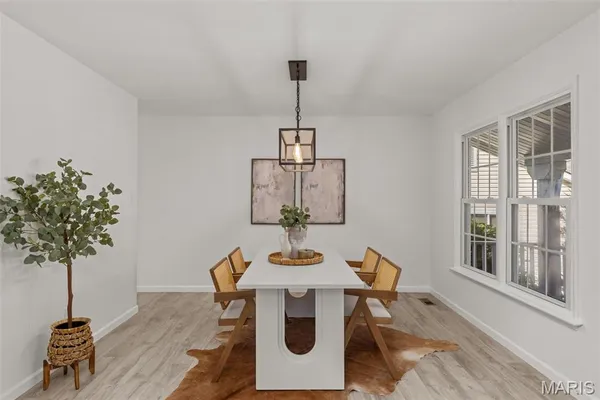 $335,000 | 1433 Glenlea Drive, Maryland Heights, MO 63043