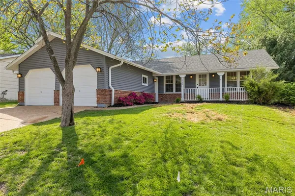 $335,000 | 1433 Glenlea Drive, Maryland Heights, MO 63043