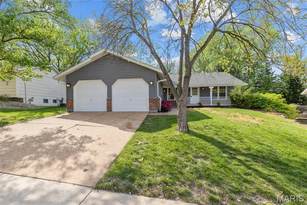 $335,000 | 1433 Glenlea Drive, Maryland Heights, MO 63043