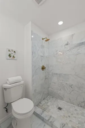$335,000 | 1433 Glenlea Drive, Maryland Heights, MO 63043