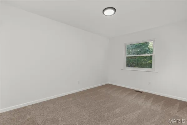 $335,000 | 1433 Glenlea Drive, Maryland Heights, MO 63043