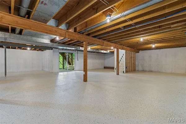 $335,000 | 1433 Glenlea Drive, Maryland Heights, MO 63043