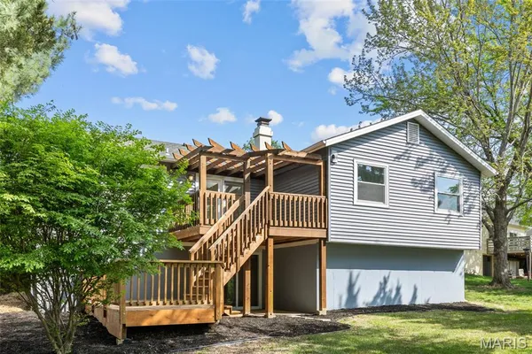 $335,000 | 1433 Glenlea Drive, Maryland Heights, MO 63043