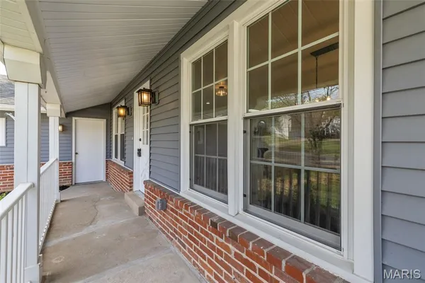 $335,000 | 1433 Glenlea Drive, Maryland Heights, MO 63043
