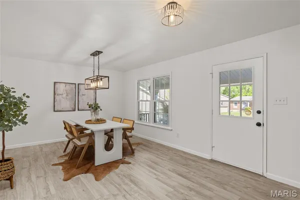 $335,000 | 1433 Glenlea Drive, Maryland Heights, MO 63043