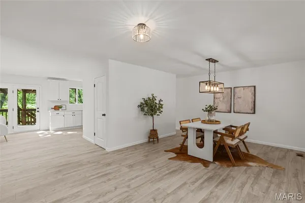 $335,000 | 1433 Glenlea Drive, Maryland Heights, MO 63043