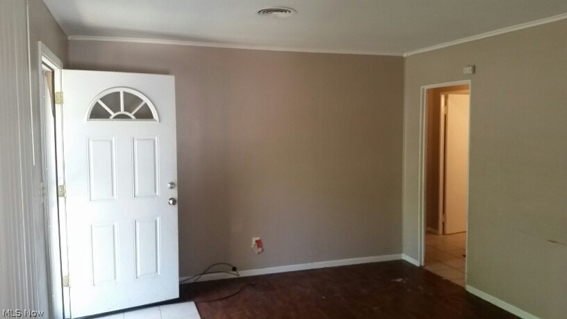 1942 Rookwood Road Cleveland, OH 44112 - Photo 3 of 5