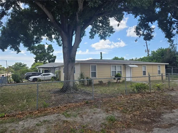 $2,400 | 843 41st Street South, St. Petersburg, FL 33711