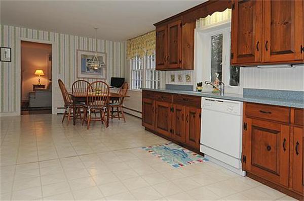 28 Wilmor Road Topsfield, MA 01983 - Photo 3 of 16
