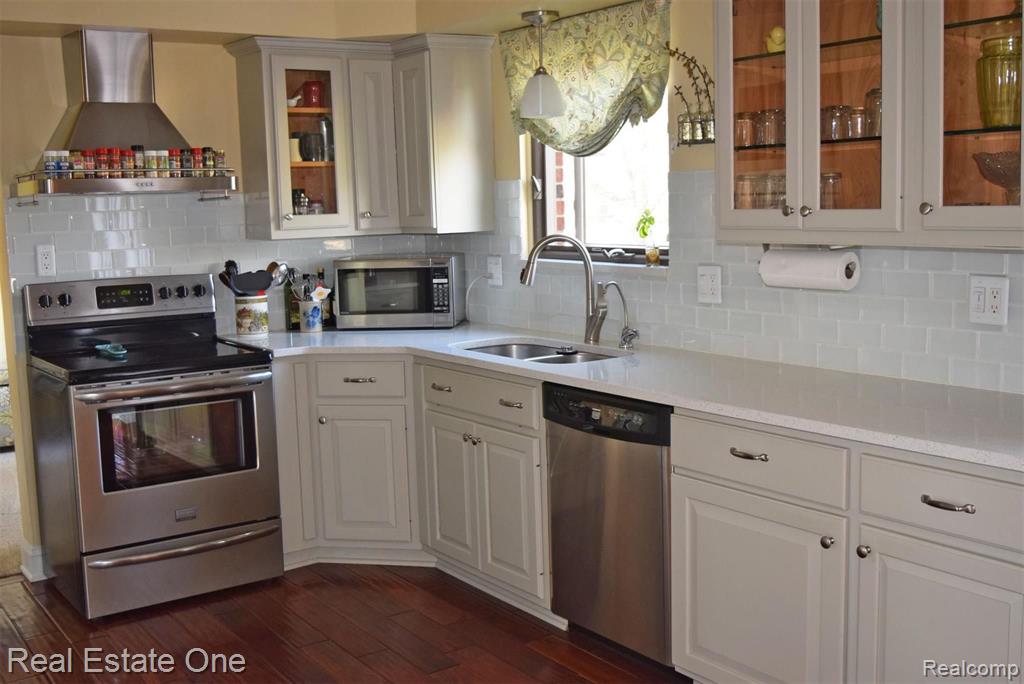 2706 Powderhorn Ridge Road Rochester Hills, MI 48309 - Photo 7 of 48