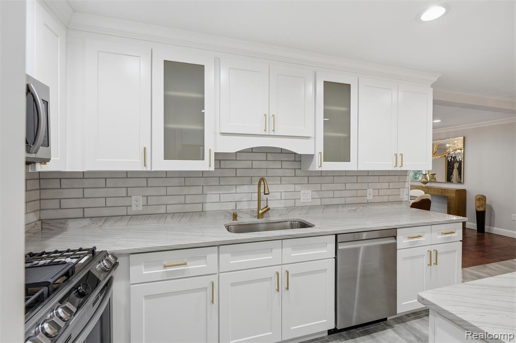 4212 April Lane Sterling Heights, MI 48310 - Photo 17 of 61
