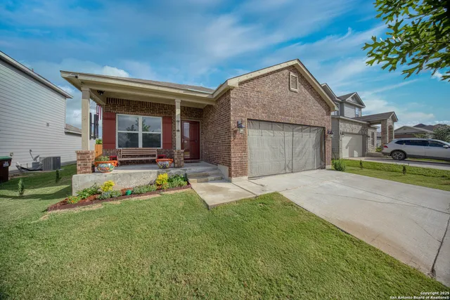 a view of a house with backyard and porch