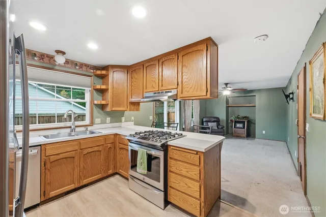 a view of a livingroom with furniture and windows