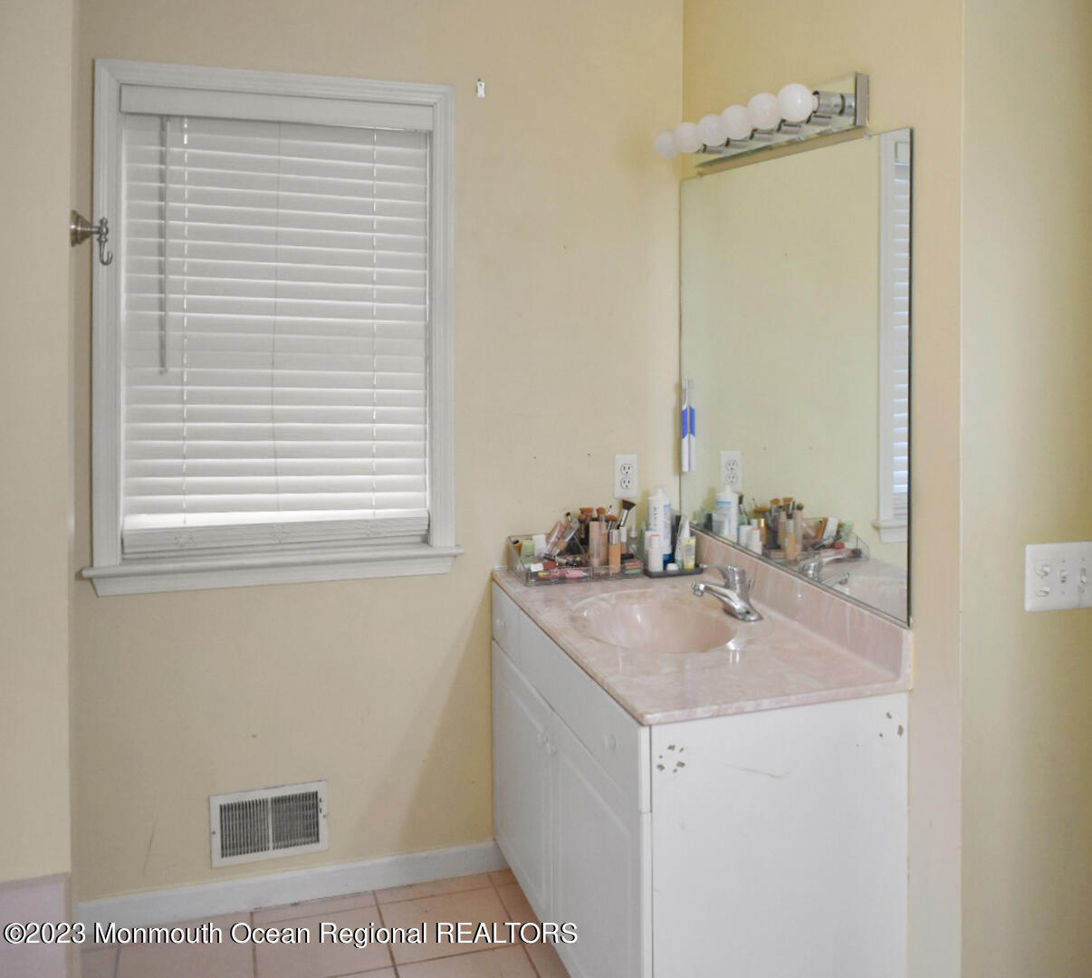 172 Compass Road Manahawkin, NJ 08050 - Photo 20 of 27 MBR Bathroom