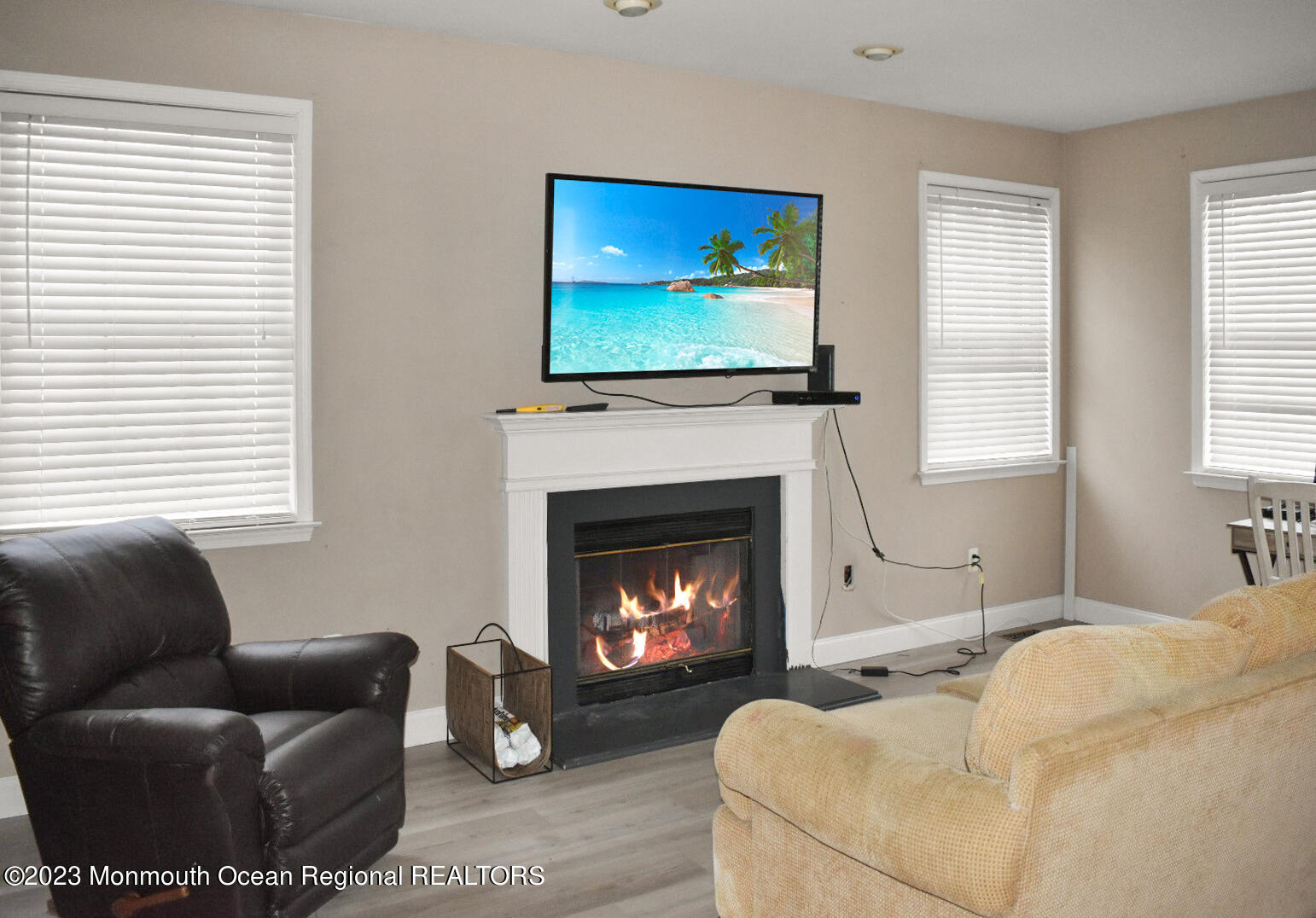 172 Compass Road Manahawkin, NJ 08050 - Photo 4 of 27 Living room