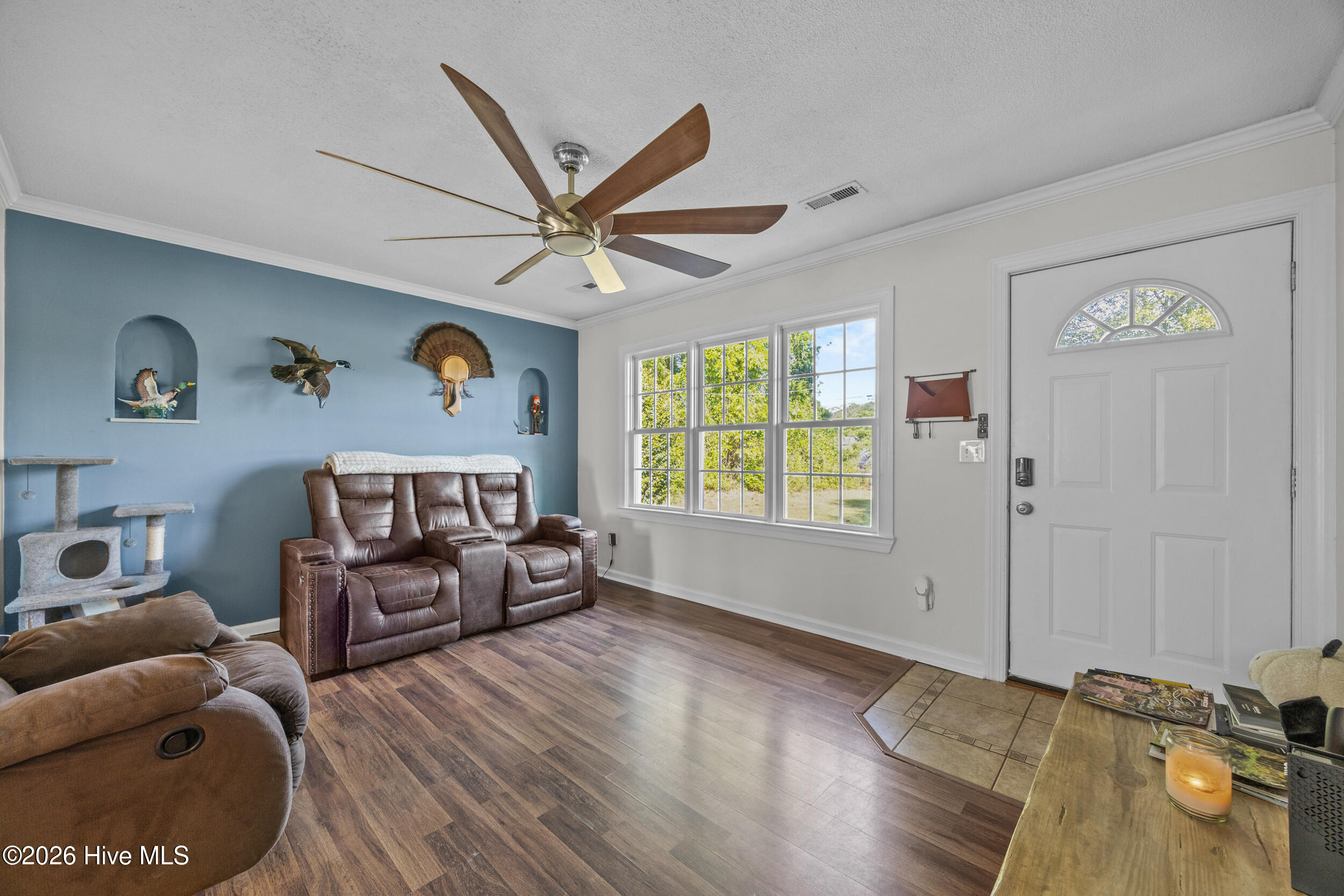 487 Fowler Manning Road Richlands, NC 28574 - Photo 11 of 35 11_living room