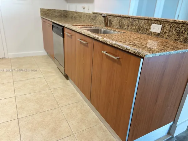 $3,700 | 9055 Southwest 73rd Court, Unit 1709, Miami, FL 33156