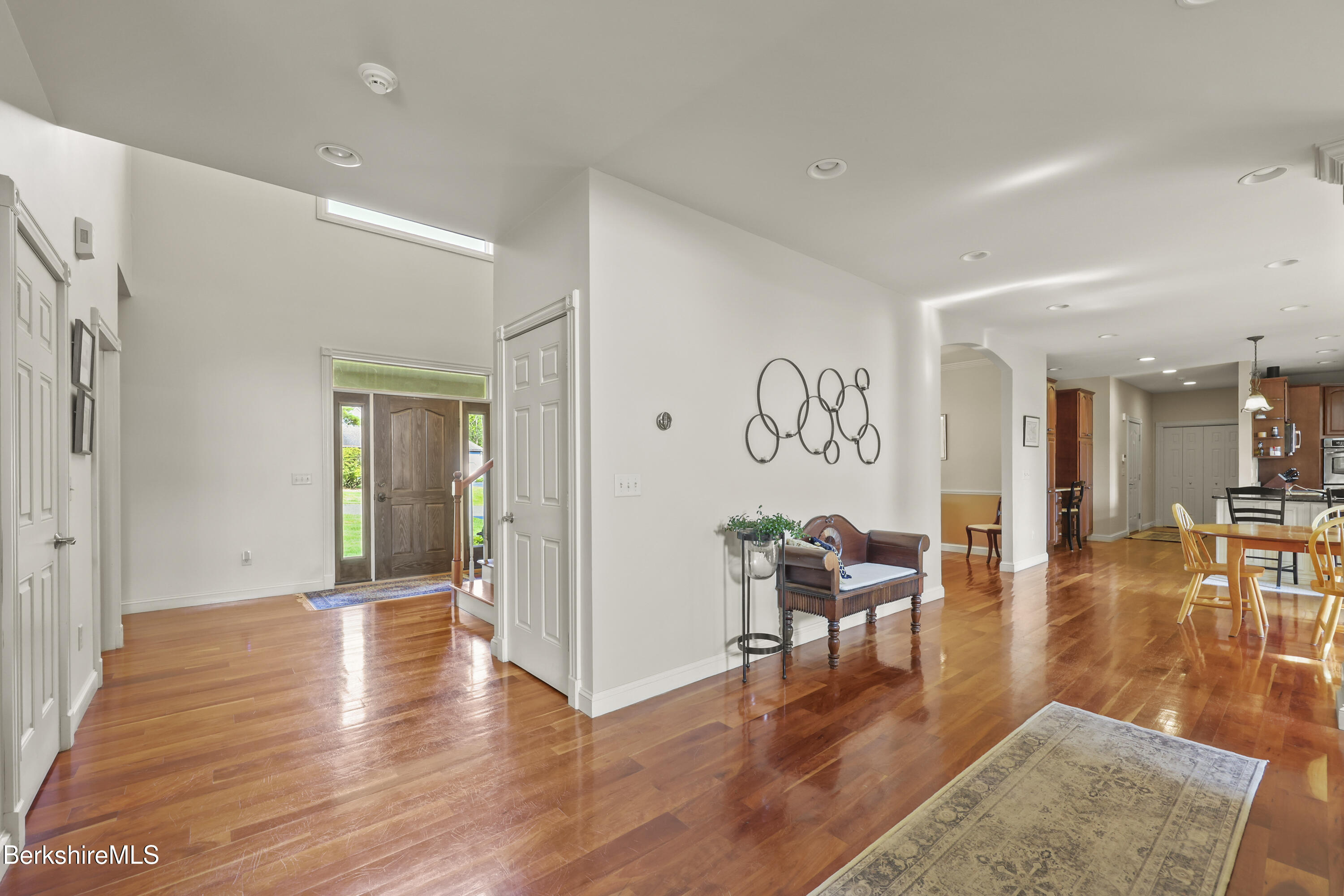 35 Meadow Ridge Drive Pittsfield, MA 01201 - Photo 16 of 81 Living Room