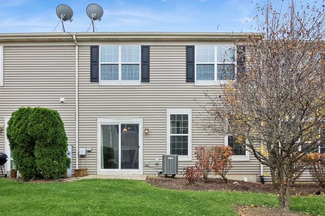 $267,500 | 469 South Jade Lane, Round Lake, IL 60073