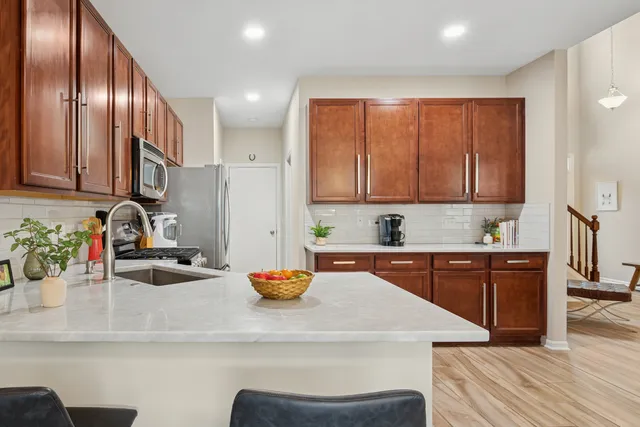 $267,500 | 469 South Jade Lane, Round Lake, IL 60073