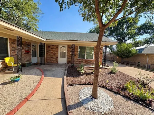 a view of a house with backyard and sitting area