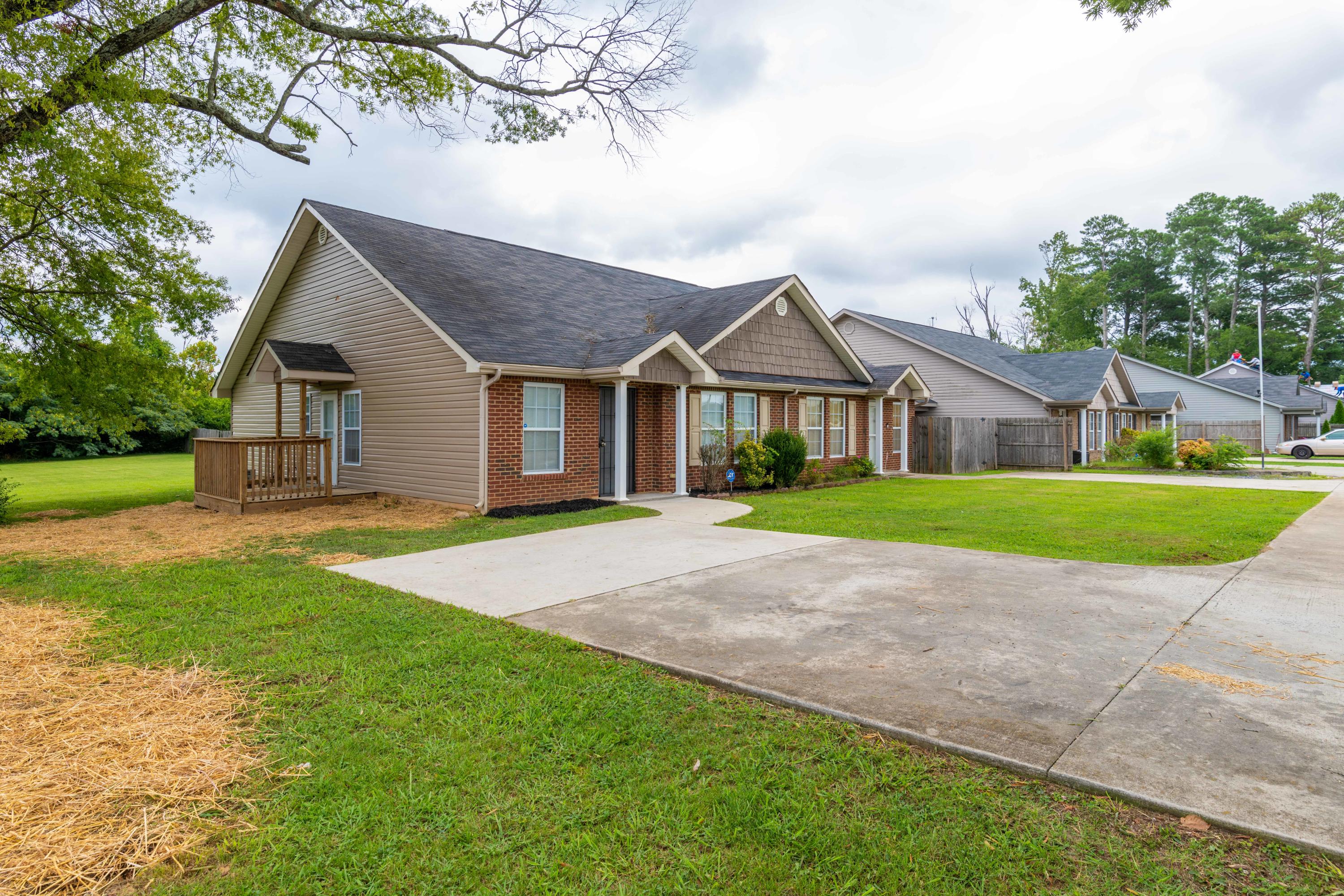 1176 North Moore Road Chattanooga, TN 37411 - Photo 2 of 23 Left angle