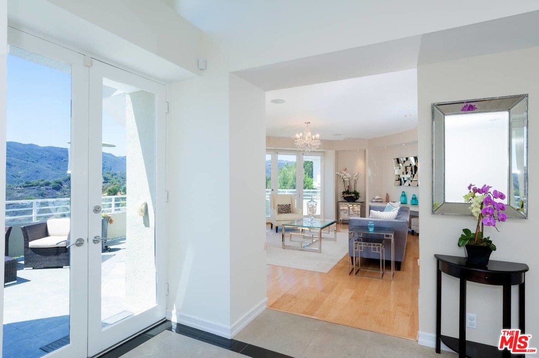 2265 Westridge Road Los Angeles, CA 90049 - Photo 11 of 37