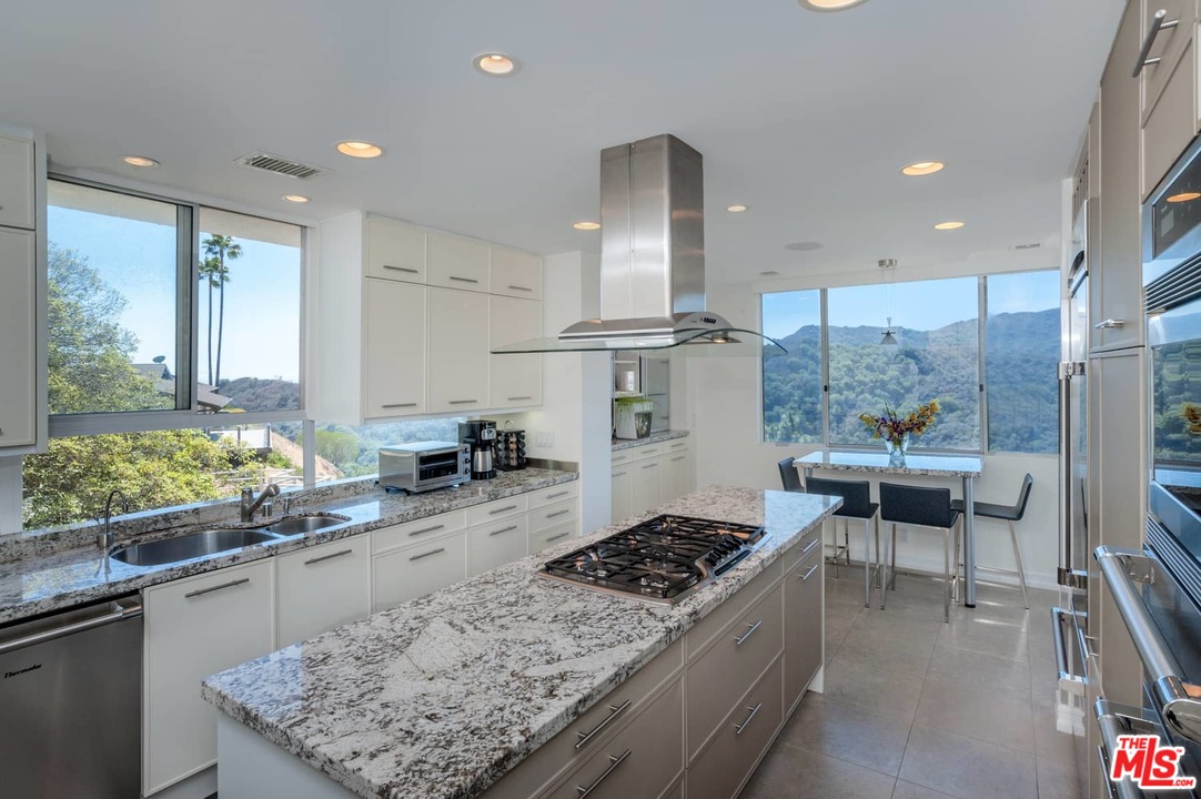 2265 Westridge Road Los Angeles, CA 90049 - Photo 12 of 37