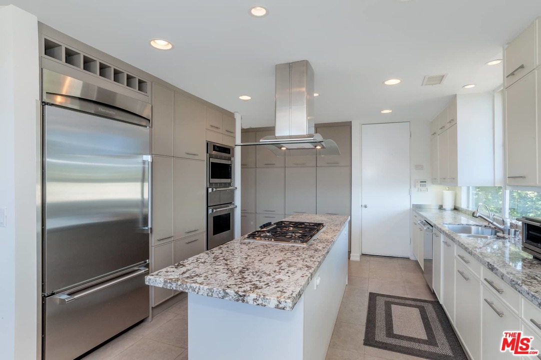 2265 Westridge Road Los Angeles, CA 90049 - Photo 13 of 37