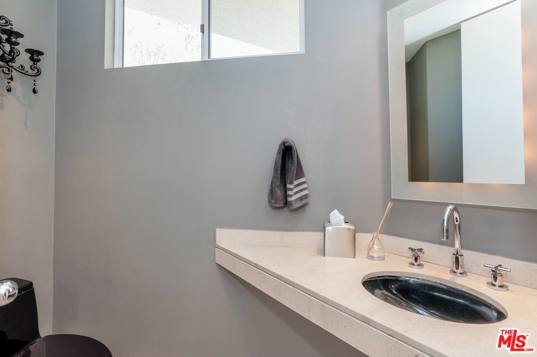 2265 Westridge Road Los Angeles, CA 90049 - Photo 17 of 37