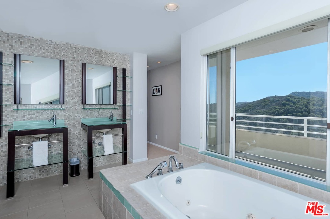 2265 Westridge Road Los Angeles, CA 90049 - Photo 21 of 37