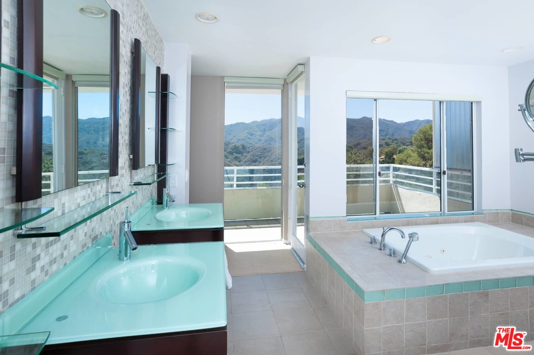 2265 Westridge Road Los Angeles, CA 90049 - Photo 22 of 37