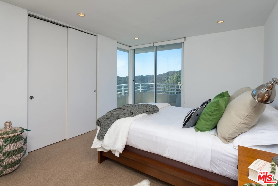 2265 Westridge Road Los Angeles, CA 90049 - Photo 26 of 37