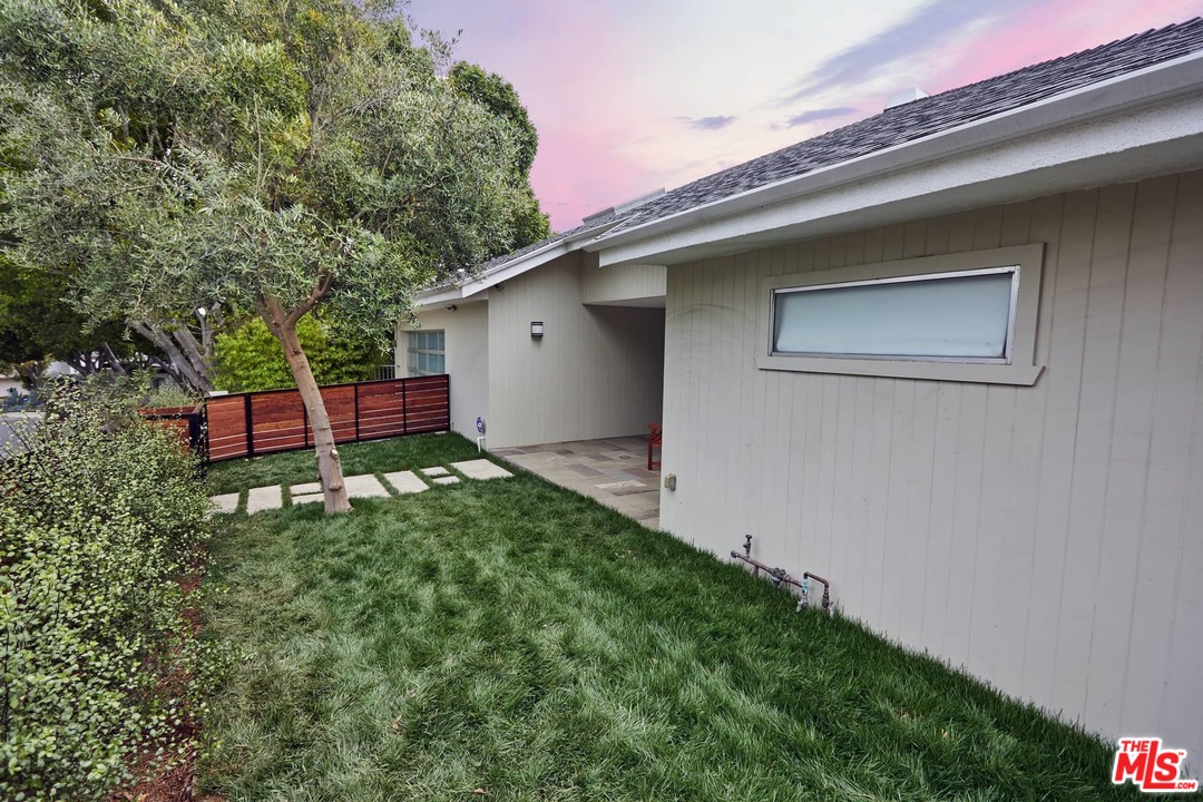 2265 Westridge Road Los Angeles, CA 90049 - Photo 5 of 37