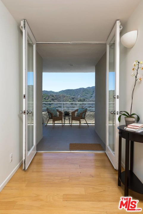 2265 Westridge Road Los Angeles, CA 90049 - Photo 6 of 37