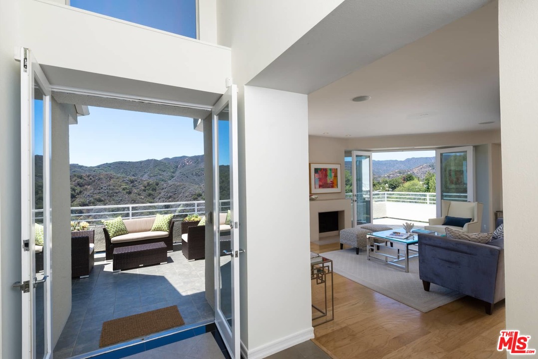 2265 Westridge Road Los Angeles, CA 90049 - Photo 10 of 37