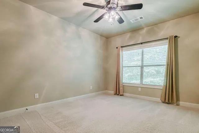 a view of a house with backyard and garden