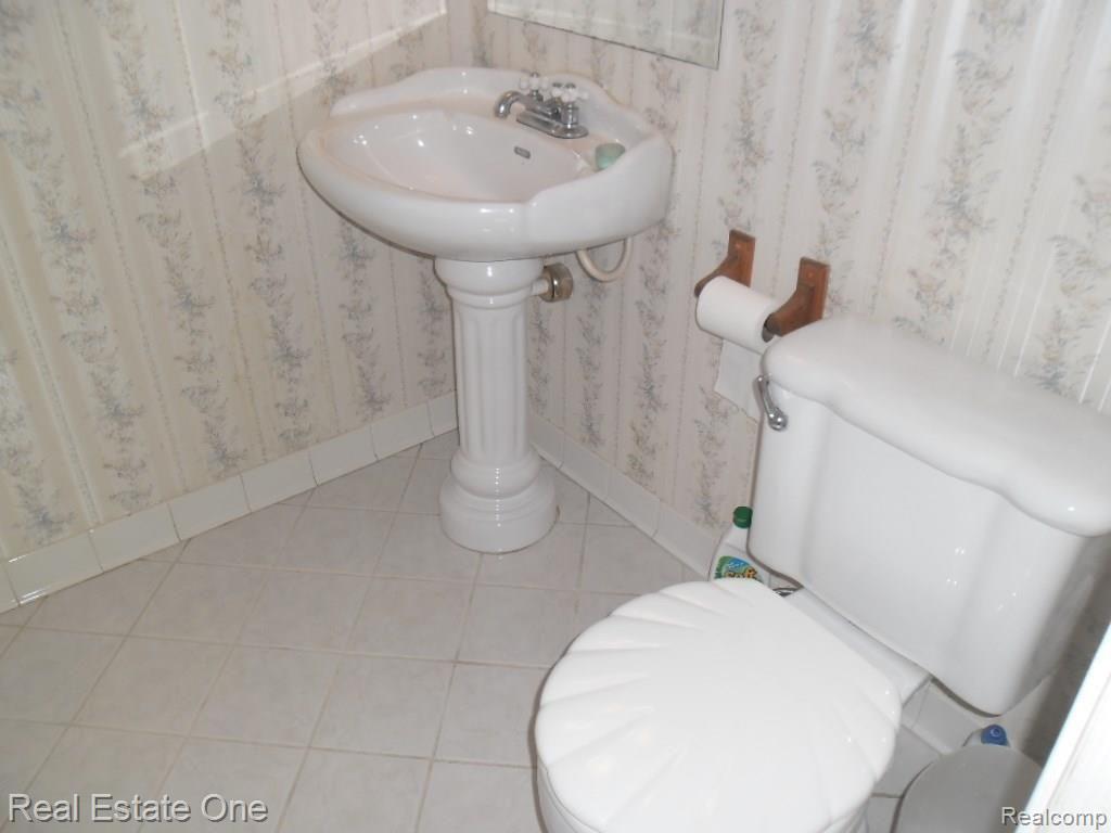 1419 Chevy Circuit Rochester, MI 48306 - Photo 44 of 49 1/2 bathroom in finished basement.