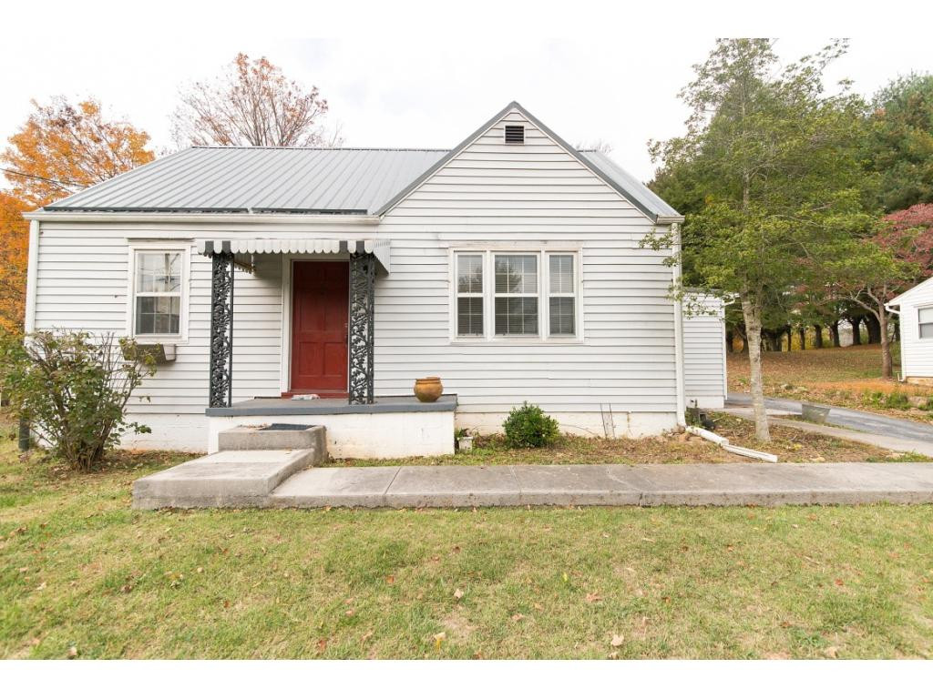 218 Cherokee Road Bristol, VA 24201 - Photo 5 of 14 Photo 5